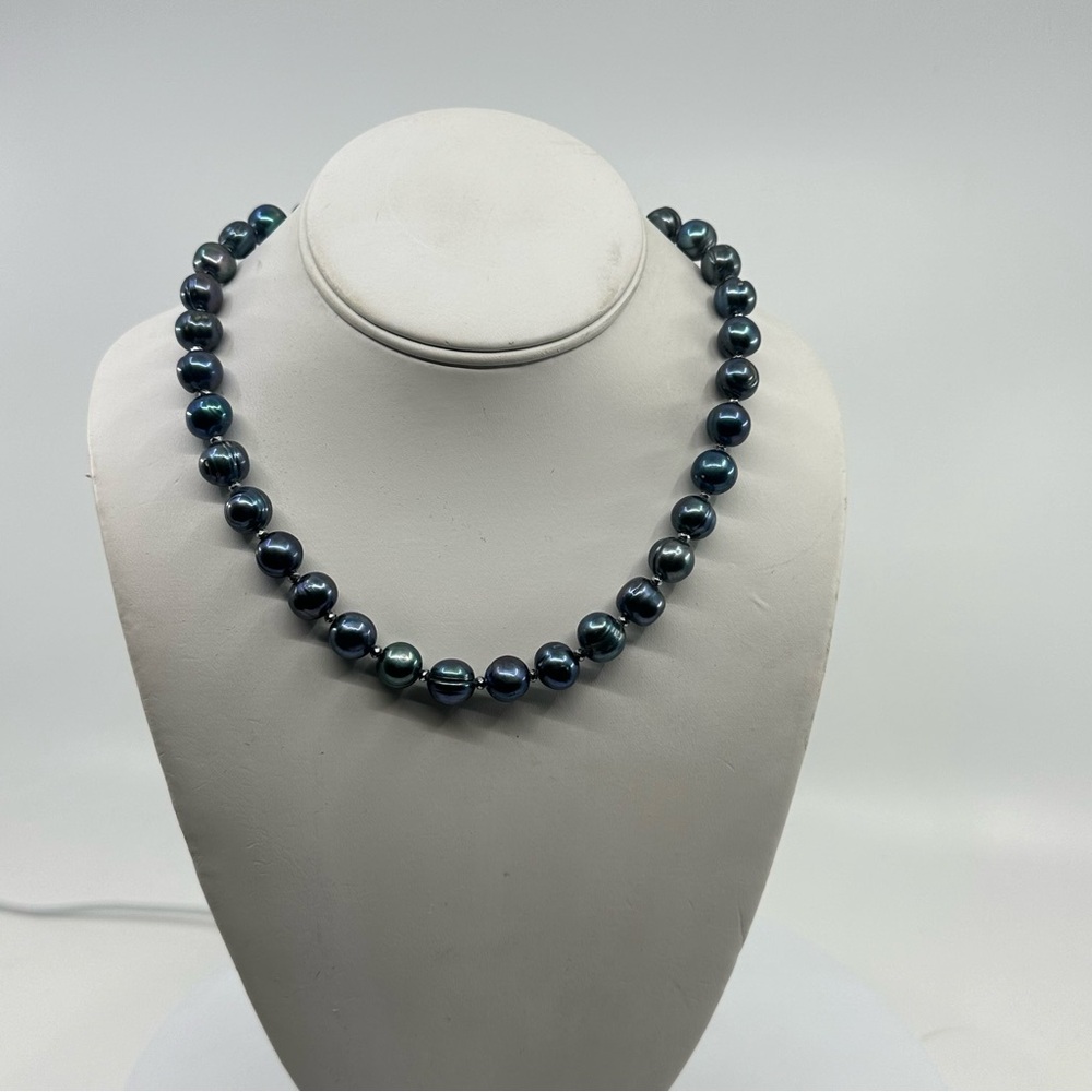 New Black 10 mm Pearl Classic Necklace 17.5” Silvertone Clasp